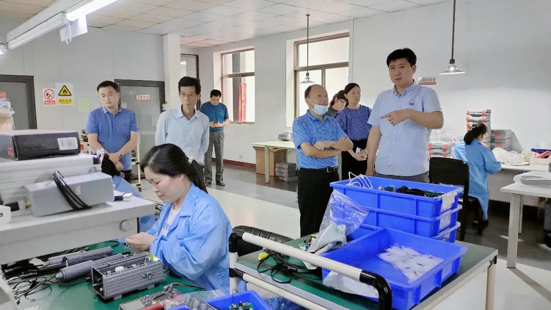 湖南省特種設(shè)備管理協(xié)會、長沙宏特公司等領(lǐng)導(dǎo)、專家一行來公司考察交流